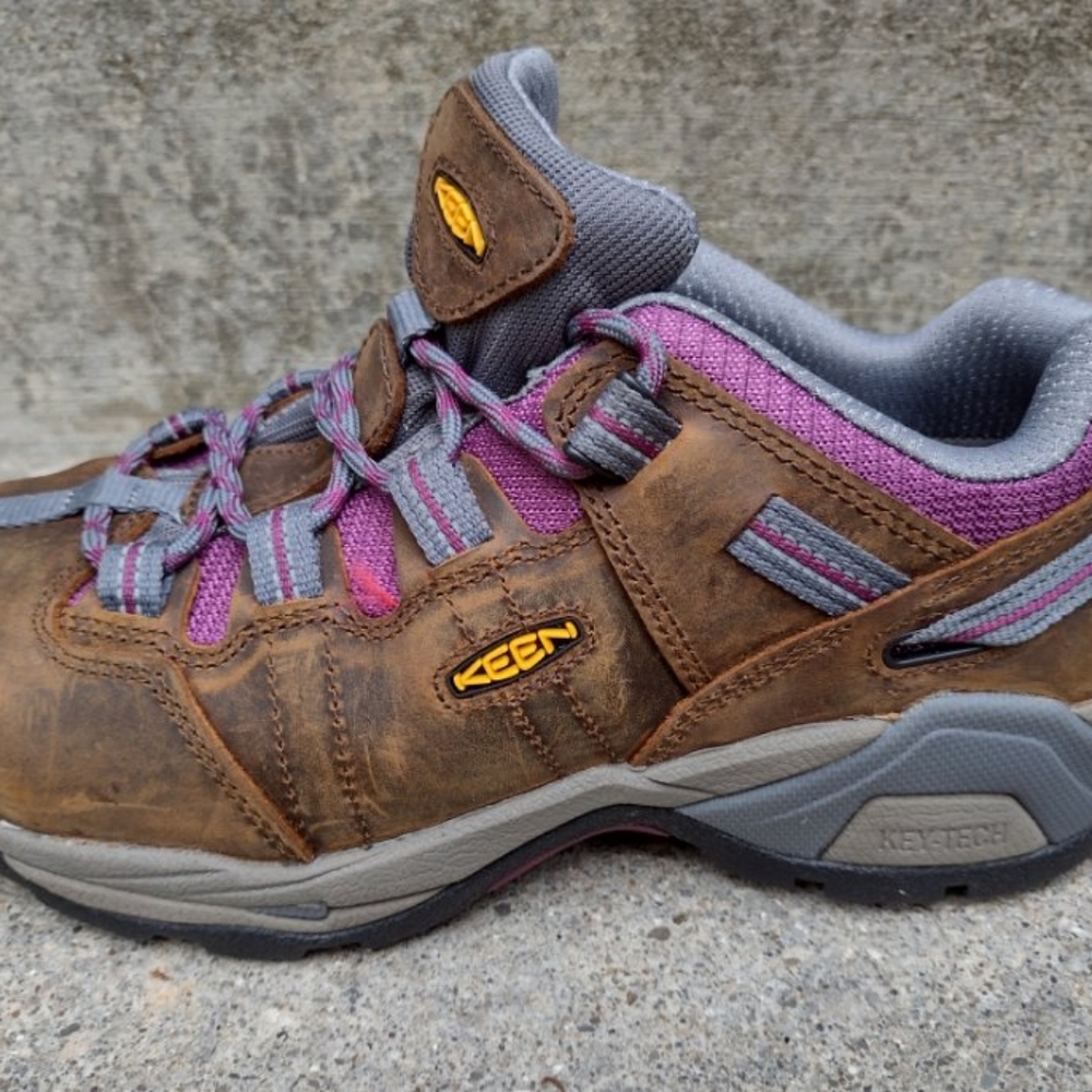 Keen steel toe women's shoes 7.5